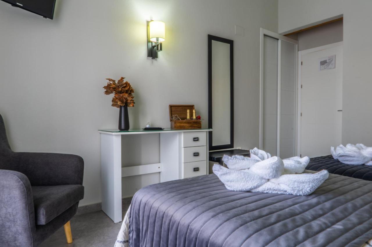 Apartamentos Turisticos El Altozano 丰特斯-德莱昂 外观 照片