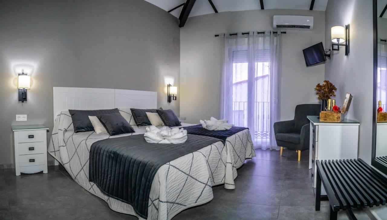 Apartamentos Turisticos El Altozano 丰特斯-德莱昂 外观 照片
