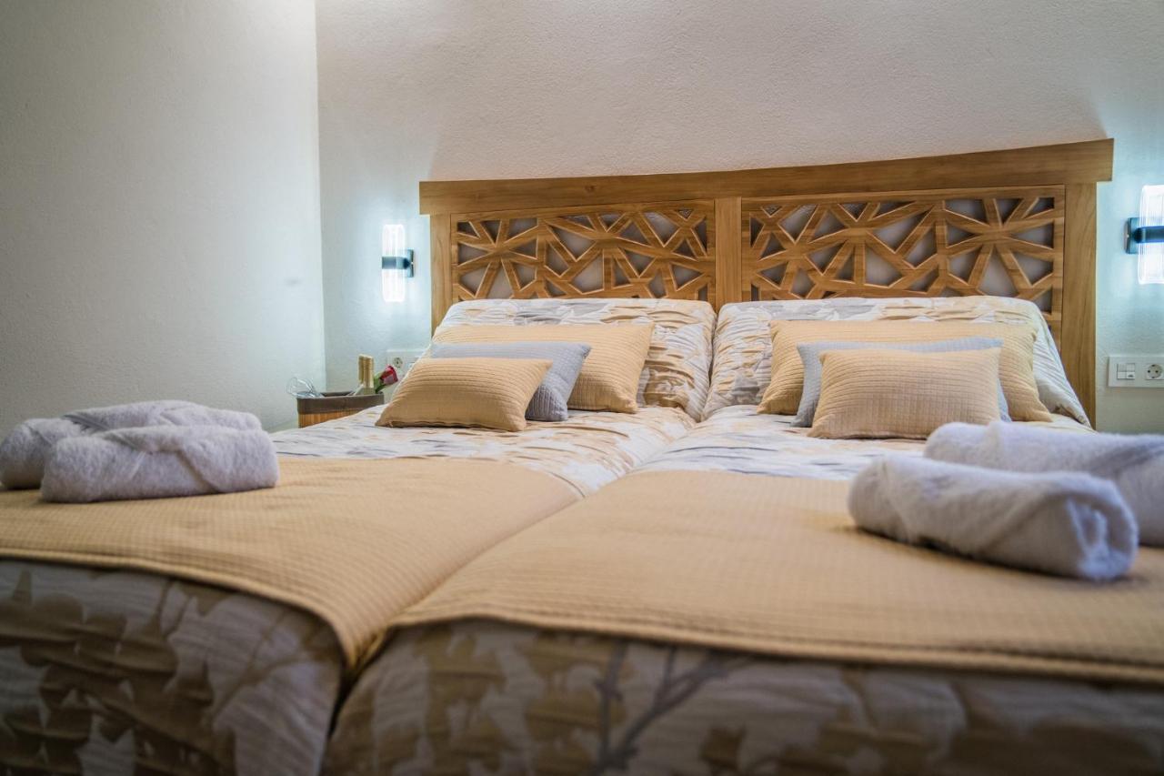Apartamentos Turisticos El Altozano 丰特斯-德莱昂 外观 照片